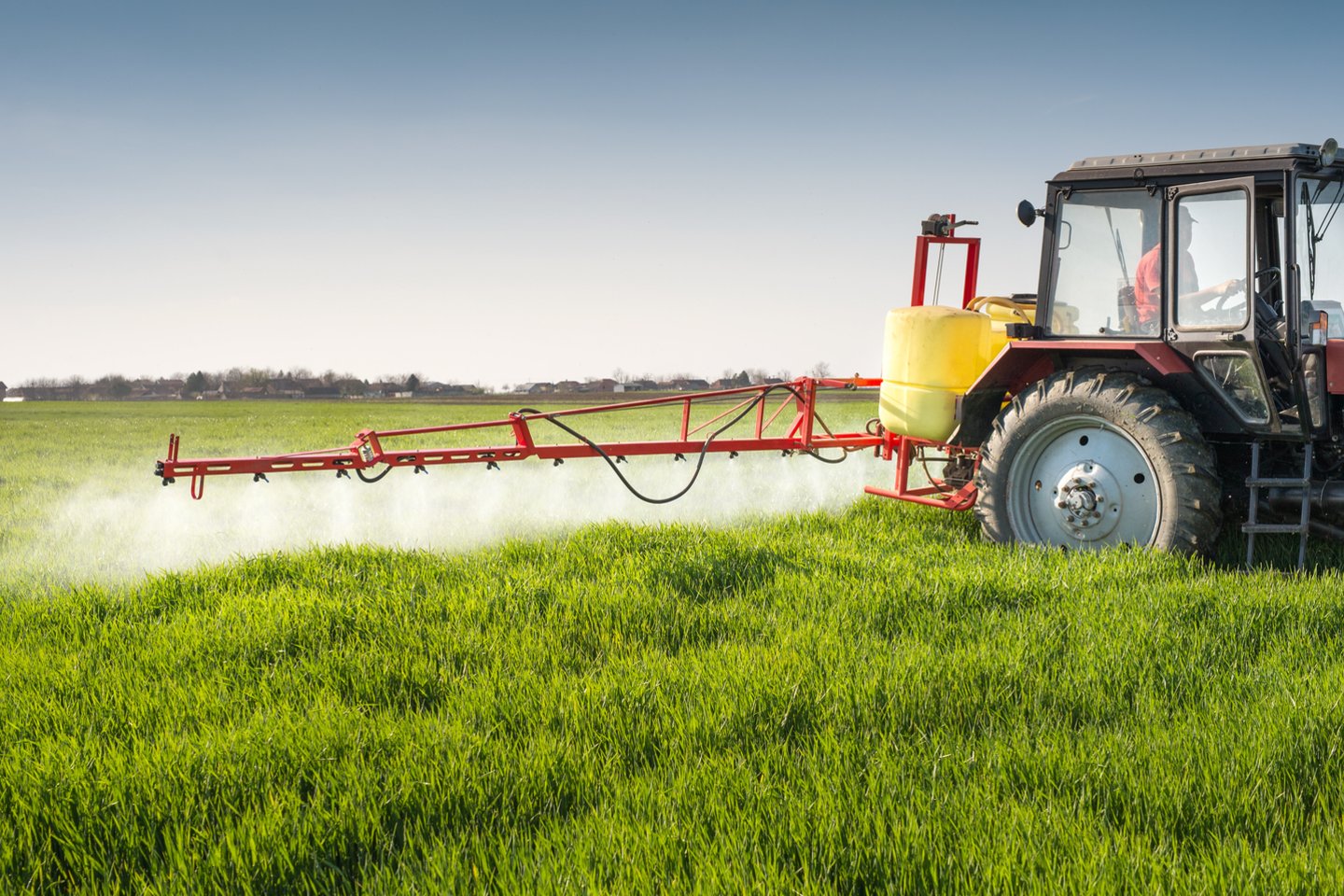Glifosatas yra viena plačiausiai naudojamų augalų apsaugos produktų (AAP) veikliųjų medžiagų, kuri padeda ūkininkams kovoti su piktžolėmis.<br>123rf nuotr.