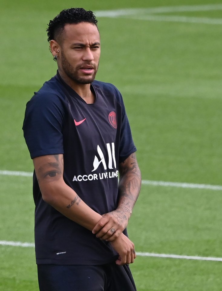  Sirgaliai veja Neymarą lauk iš klubo.<br> AFP/Scanpix nuotr.