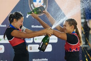 Europos paplūdimio tinklinio čempionate – sensacingas Latvijos moterų triumfas