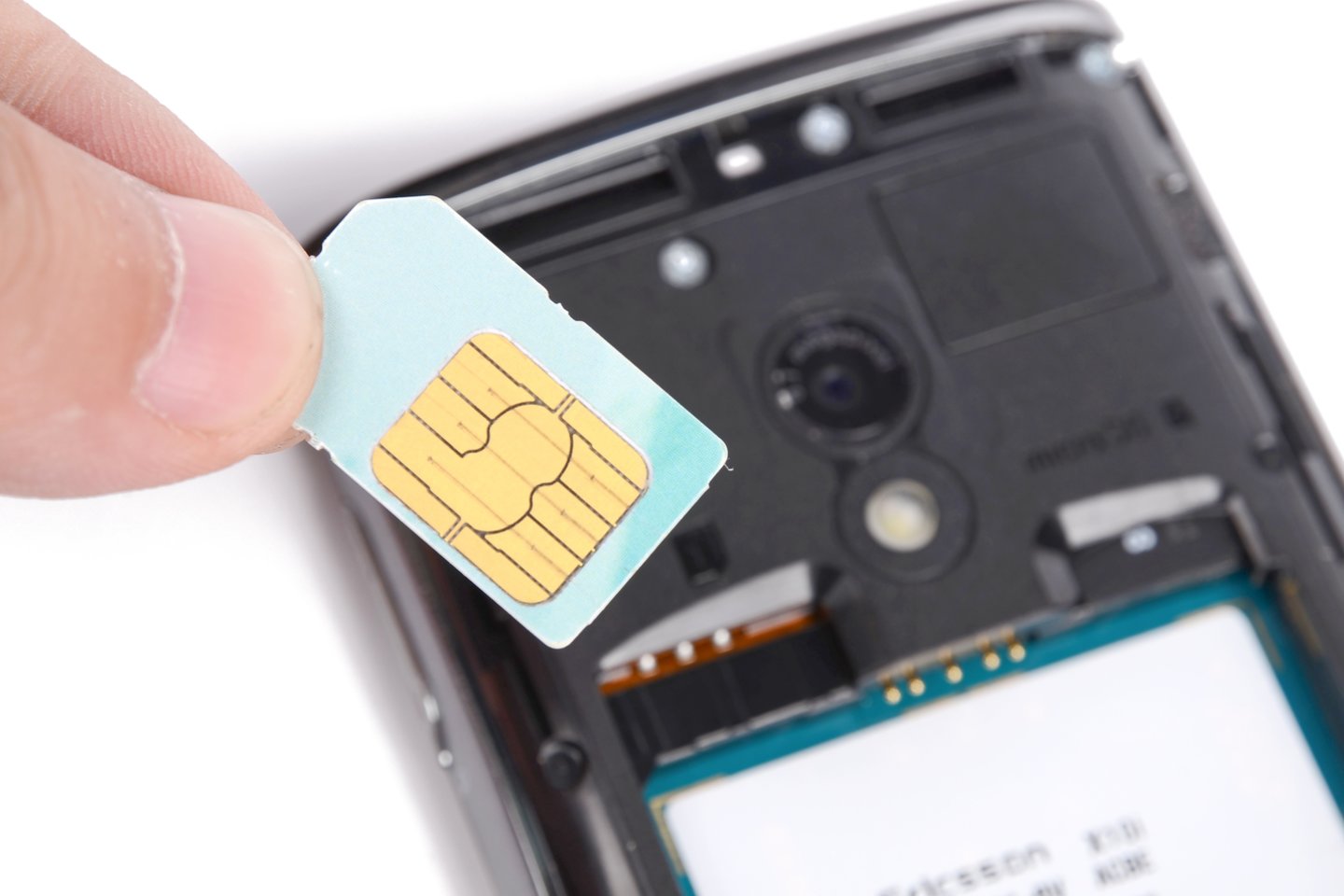 Lietuvoje siūloma pradėti naudoti integruotus mobiliojo ryšio abonento identifikavimo modulius eSIM (angl. „embedded SIM“), jie pakeistų įprastas SIM korteles.