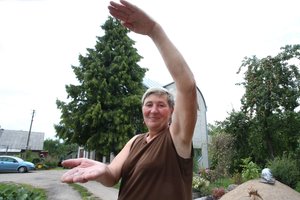  Senelės sodinta tuja apstulbina kiekvieną kaunietės svečią  