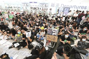 Honkongas kovoja, o kinams senka kantrybė: kas laukia toliau?