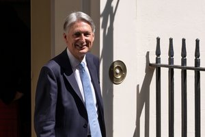 Buvęs britų iždo kancleris: „Nerinkti žmonės“ stumia „Brexit“ be sutarties scenarijų“