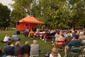 Kultūros piligrimai traukia į purpurinius Anykščius