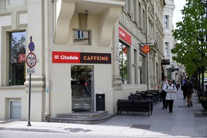 Vienas bankas griežtina pervedimo limitus naudojantis kodų kortele