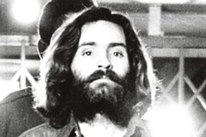 Prabėgus pusei amžiaus Ch. Mansono nusikaltimai sėja baimę, o bylos nėra baigtos tirti