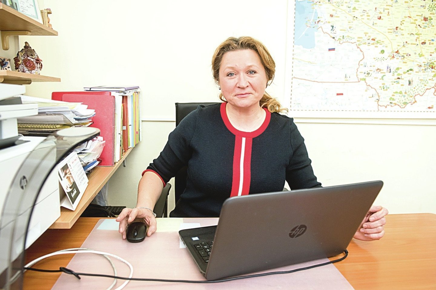 Mokytoja A.Šlapelienė: „Mes skleidžiame didžią žinią – esame lietuviai, visi kartu stiprūs, vieningi ir saugūs.“<br> D.Umbraso nuotr.