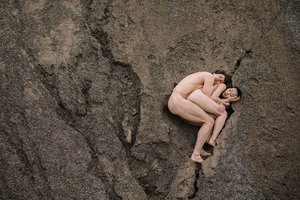 „nowJapan“: šiuolaikinis scenos menas, įsimenančios parodos ir duoklė gomuriui