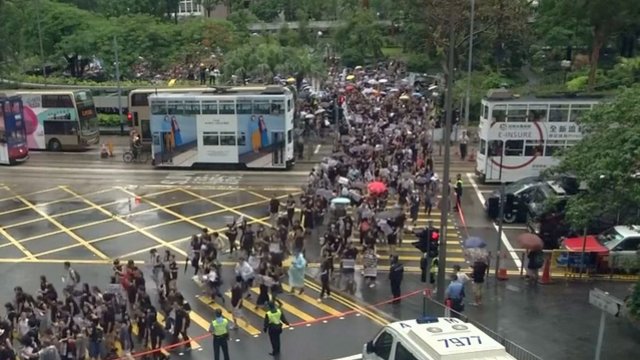 Protestai Honkonge nerimsta – į gatves išėjo ir pedagogai