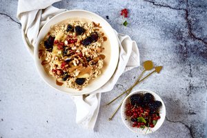 Nuostabaus skonio avižinė košė: ruoškite vakare, mėgaukitės ryte