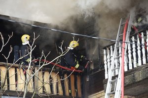 Pietus populiariame restorane prie Vilniaus nutraukė liepsnų liežuviai, skubiai evakuoti lankytojai