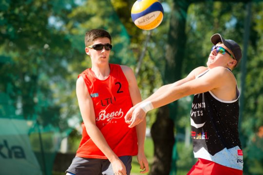 Vilniuje vyko vyrų, moterų mėgėjų ir jaunimo paplūdimio tinklinio turnyro „FV Cup 2019“ I etapas. <br> A.Pliadžio nuotr.