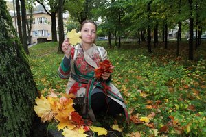 Menininkė Rasa Staskonytė su garliaviškiais sukūrė ąžuolu dvelkiančius kvepalus