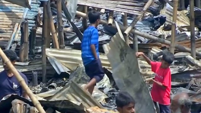 Bangladešo sostinėje sudegė lūšnynas – be pastogės liko 50 tūkst. žmonių
