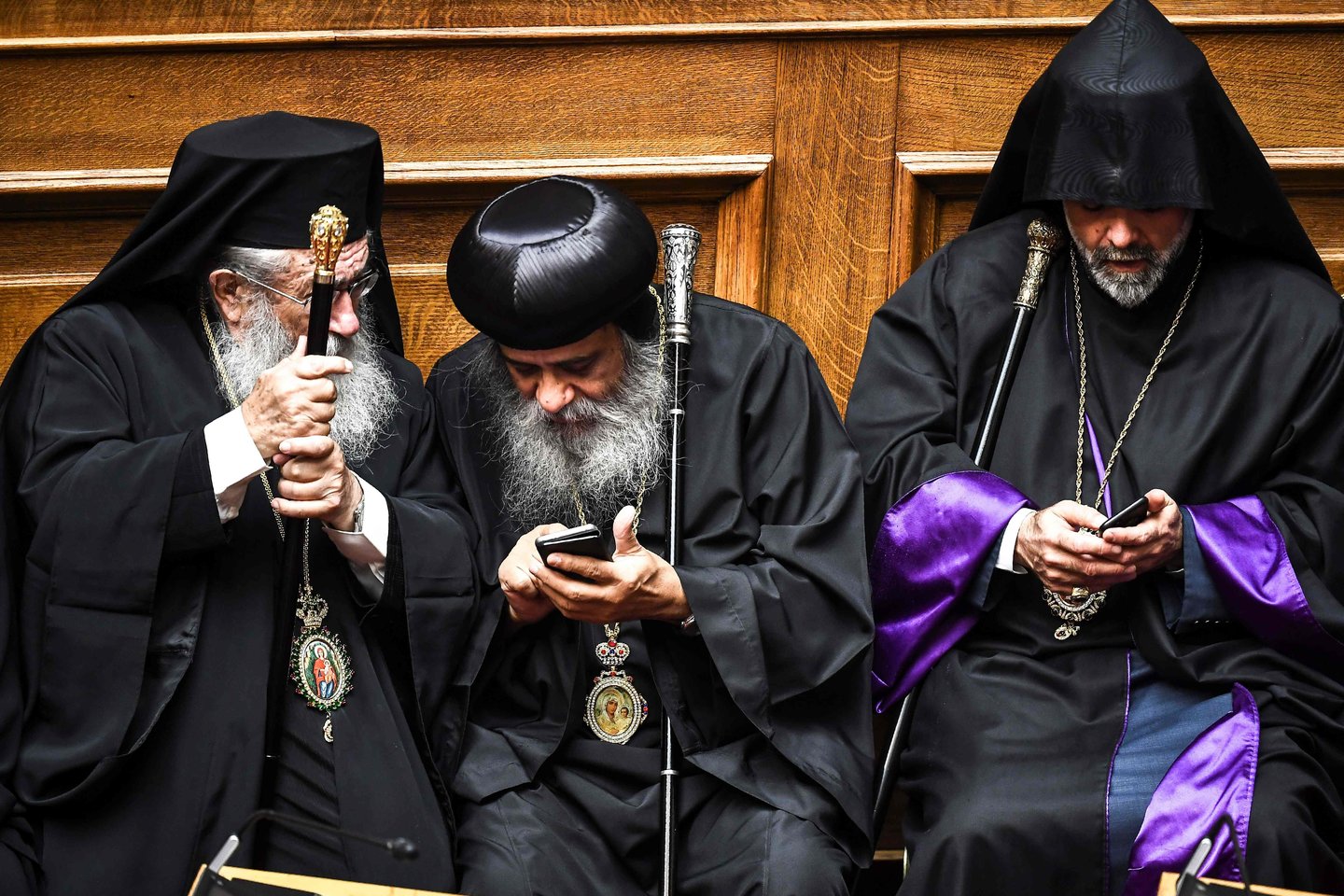  Prieštaringai vertinamas graikų ortodoksų vyskupas, pripažintas kaltu kurstęs smurtauti prieš homoseksualius asmenis, pranešė po keturių dešimtmečių tarnystės paliekantis postą.<br> AFP/Scanpix nuotr.