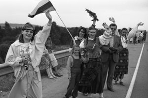 Kuklus Baltijos kelio 10-mečio minėjimas: šalia stovėjo V. Landsbergis ir R. Paksas