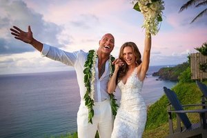 Aktorius Dwayne'as Johnsonas po 12 metų draugystės vedė išrinktąją