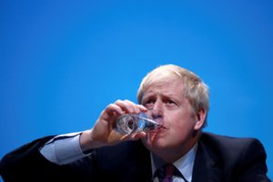 Britų premjeras B. Johnsonas raginamas atšaukti parlamento vasaros atostogas