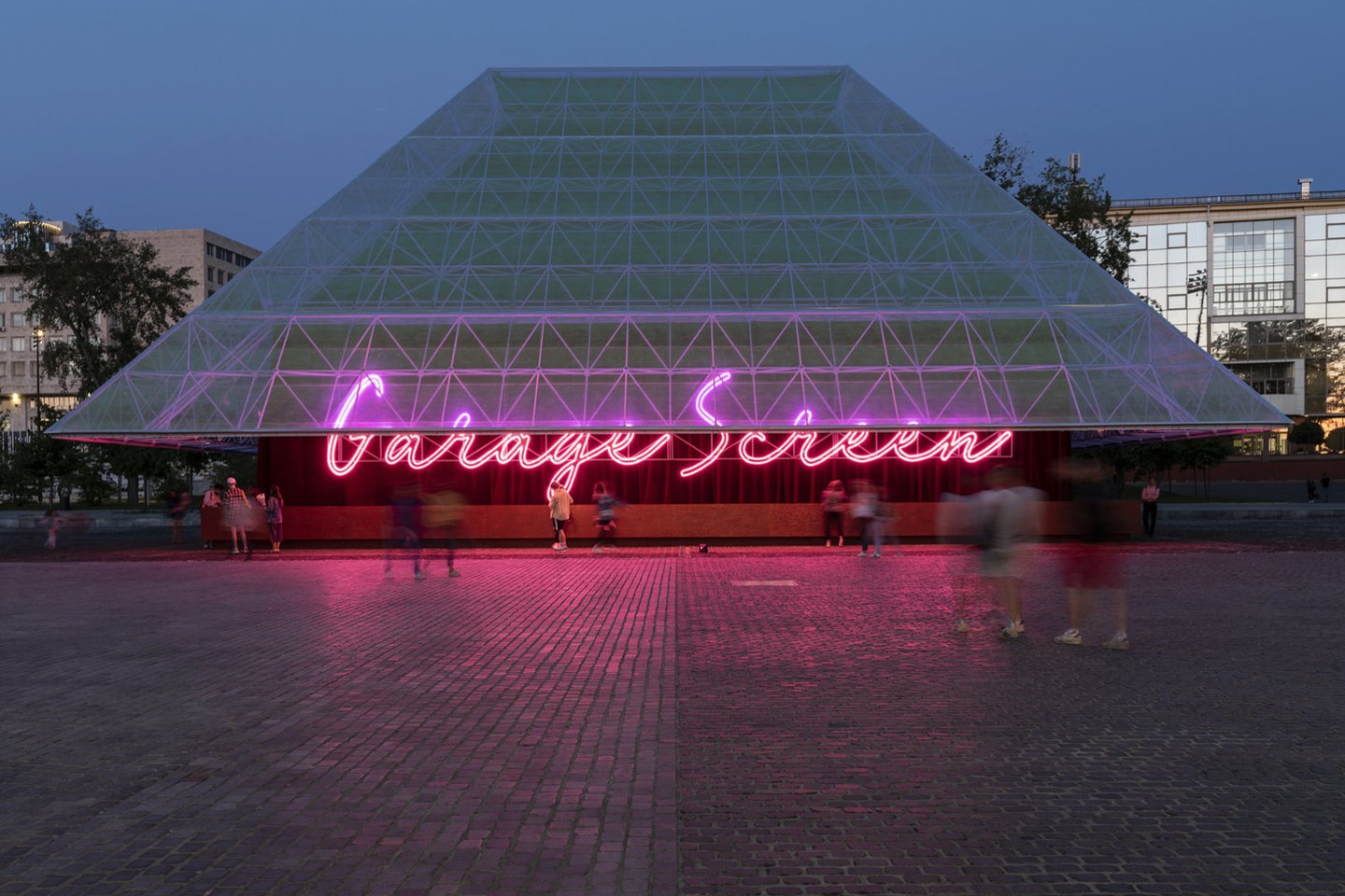 Projektas „Garage Screen Cinema“, architektai „SYNDICATE Architects“, Rusija.<br>D. Annenkov / Archdaily.com nuotr.