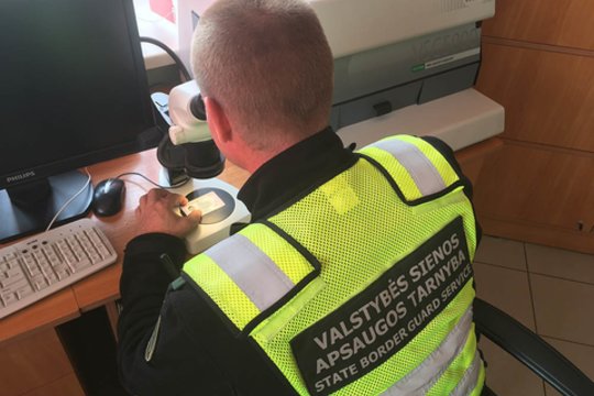 Pasieniečiams ukrainietis pateikė suklastotą pažymėjimą: prasmukti nepavyko