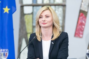 Sunki vienintelės ministrės dalia – aidėjo replikos apie „moteriškus“ R.Tamašunienės pečius