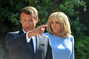 Per atostogas 66-erių Brigitte Macron patyrė traumą: medikai pataria nepersitempti