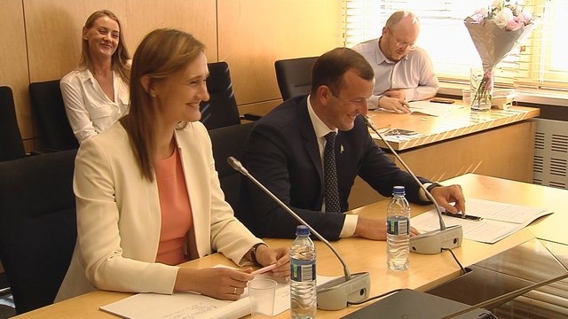 Opozicijos nario žodžiai apie EP prajuokino V. Sinkevičių – griebėsi už galvos