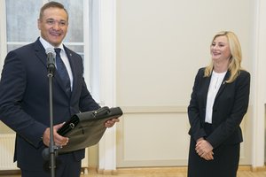 Naujiems pavaldiniams pristatyta R. Tamašunienė replikų dėl lyties neišvengė ir iš E. Misiūno