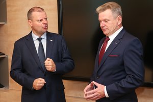 S. Skvernelis naujam susisiekimo ministrui J. Narkevičiui linkėjo būti geresniam už R. Masiulį