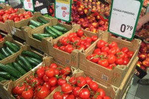 Patarė,  kaip parduotuvėje išsirinkti skaniausius pomidorus 