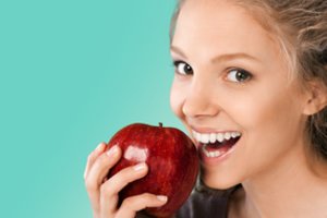 Štai kas nutiks, jeigu kasdien suvalgysite po obuolį