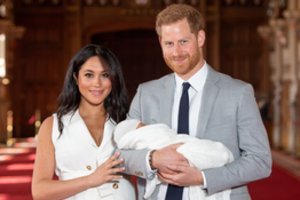 Po kunigaikštienės Meghan Markle rodomų kaprizų, pagaliau aišku, kas prižiūrės sūnų Archie