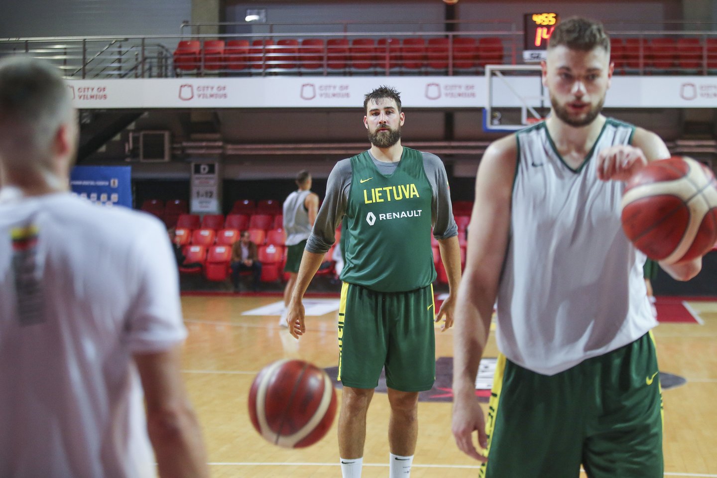 Lietuvos rinktinės kandidatai trečiadienį surengė paskutinę treniruotę namie ir išskrido į Aziją.<br> T.Bauro nuotr.