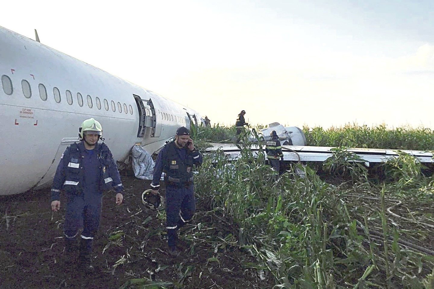 Avariniu būdu Pamaskvės kukurūzų lauke nusileidęs oro linijų „Uralskie avialinii“ laineris „Airbus-321“ neremontuotinas, todėl bus supjaustytas ir utilizuotas, trečiadienį pareiškė bendrovės generalinis direktorius Sergejus Skuratovas.