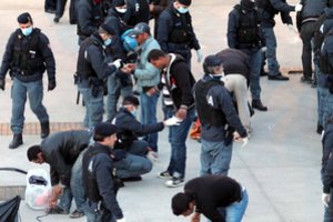 Italijoje išsilaipinę migrantai vėl atsidūrė aklavietėje