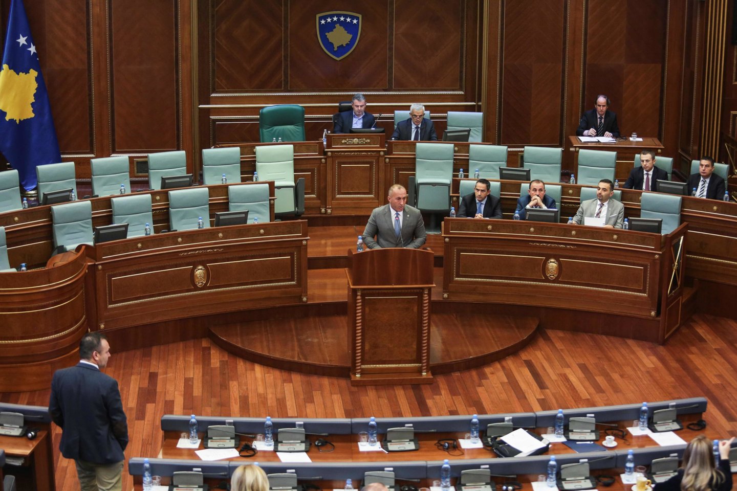 Kosovo parlamento nariai ketvirtadienį balsuos dėl parlamento paleidimo, jei nutarimas bus priimtas – šalyje turės būti surengti nauji rinkimai.