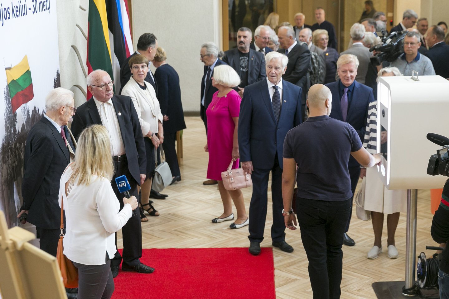 Vyriausybės rūmuose ketvirtadienį iškilmingoje ceremonijoje paminėtas Baltijos kelio 30-metis.<br> T.Bauro nuotr.
