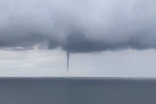 Pamatykite: Baltijos jūroje nufilmuotas įspūdingas ir retas reiškinys