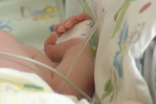 Aiškėja, kad tragiškai pasibaigusiame gimdyme namuose galėjo dalyvauti dula