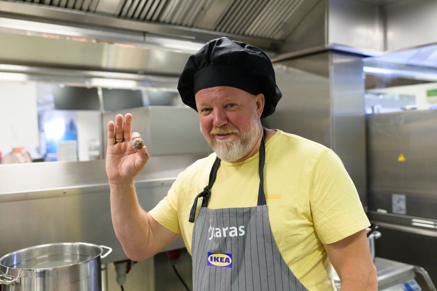 Švediškų kukulių dienos proga, žurnalistas, keliautojas ir kulinaras Vytaras Razdevičius sukūrė porą kukulių patiekalų receptų, skirtų visai šeimai.<br>IKEA nuotr
