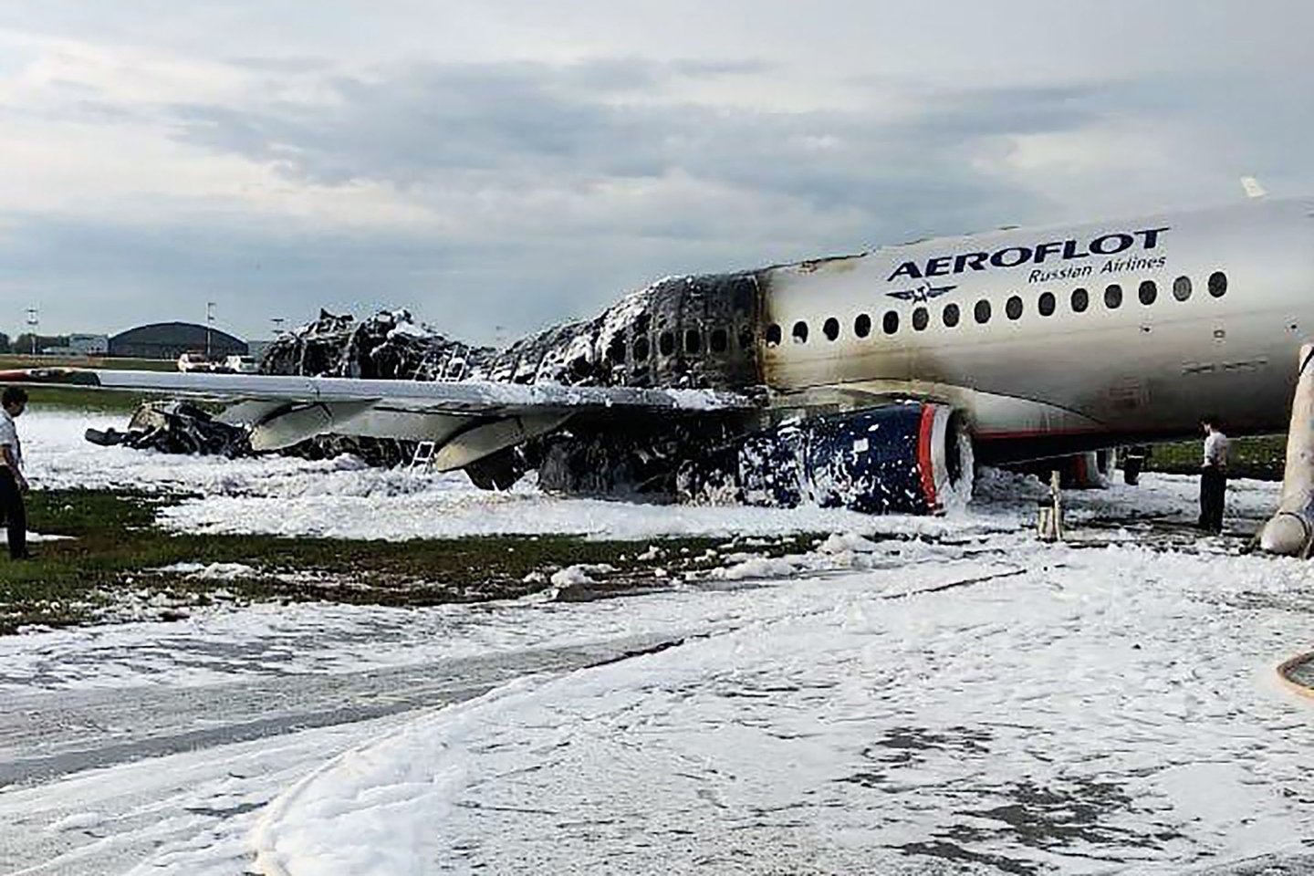 Itin patikimu niekad nelaikytu „Sukhoi Superjet 100“ (SSJ-100) reputacijai žiaurus smūgis suduotas šiemet gegužę, kai toks „Aeroflot“ lėktuvas užsidegė per avarinį nusileidimą Maskvos Šeremetjevo oro uoste. Žuvo 41 žmogus.<br>Scanpix nuotr.