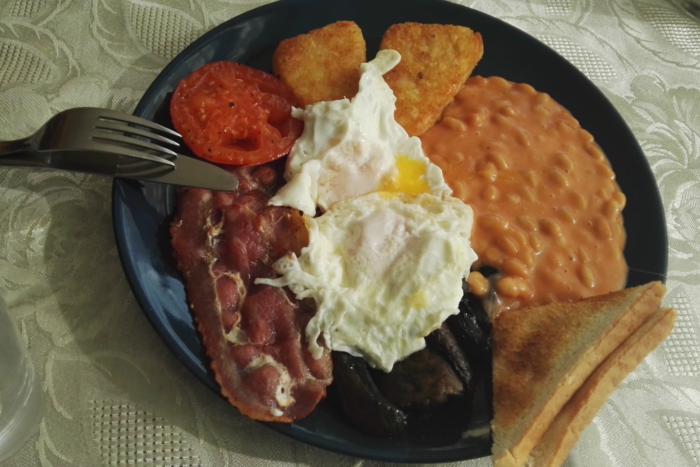  Taip atrodo tradiciniai angliški pusryčiai.<br> E.Grižibauskienės nuotr. 