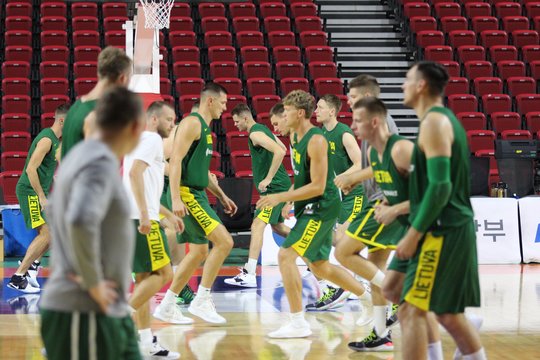 Lietuvos vyrų krepšinio rinktinė penktadienį surengė treniruotę prieš turnyrą Seule