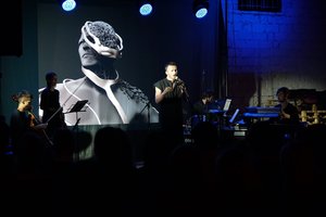 Šiauliai nemiega jau penkias naktis – miesto erdves užtvindė menas, kinas, koncertai, performansai