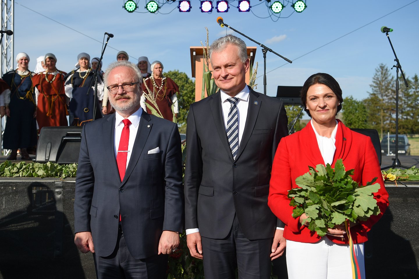  Prezidentas G. Nausėda ir pirmoji ponia pagerbė visų Baltijos šalių laisvės troškimą.<br> LRP kanceliarijos/J.Auškelio nuotr.