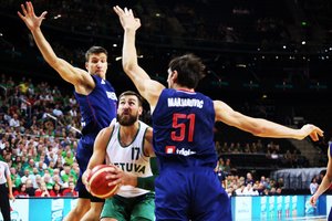 Būsimi Lietuvos varžovai krito nuo Venesuelos, serbai ir toliau nepralaimi