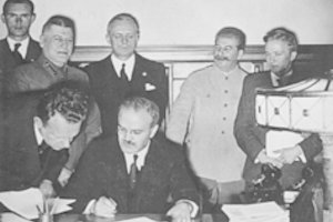 Rusijos archyve eksponuojamas Molotovo-Ribbentropo pakto originalas