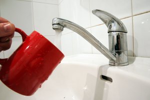 Arsenu užterštas geriamas vanduo kelia nerimą, bet ministerija mįslės neišsprendžia 