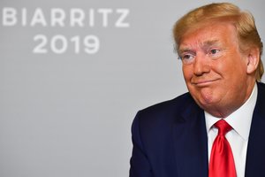 D. Trumpas pareiškė, kad jam dar per anksti susitikti su Irano užsienio reikalų ministru