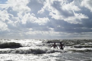 Baltijos jūroje pastebėta naftos teršalų dėmė, pasklido ir Lietuvos teritorijoje